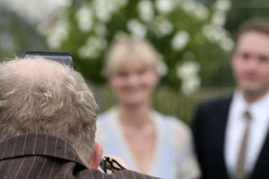 Hochzeitsfotograf beim fotografieren Hochzeitsfotograf